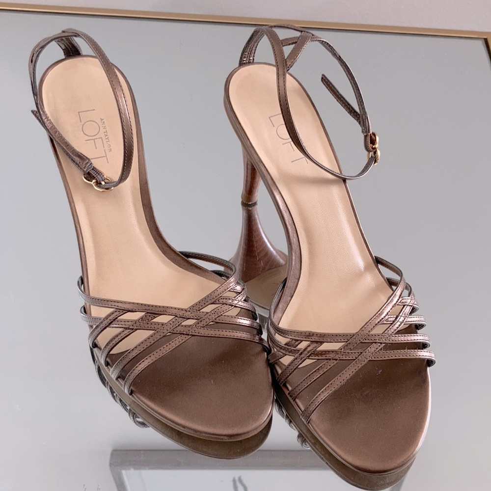 Size 7 loft 3inch heel open toe shoe